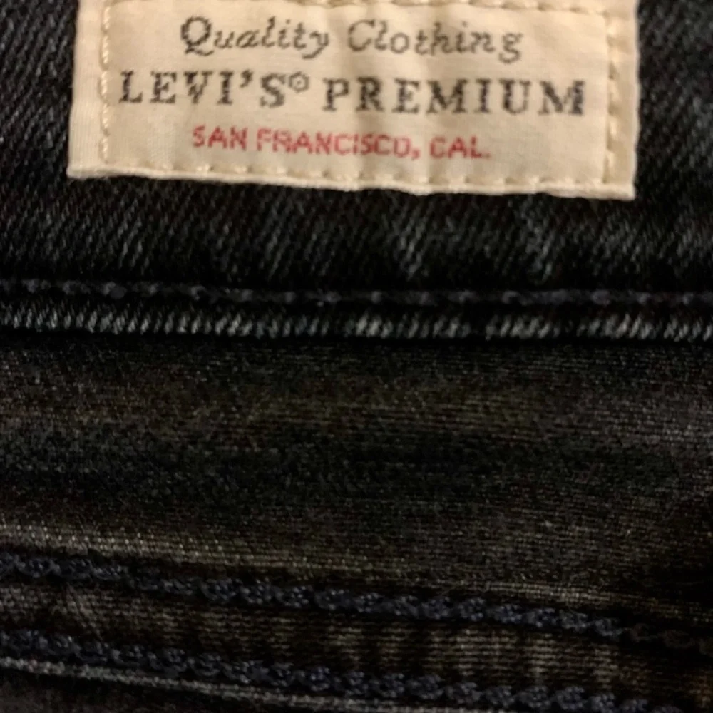 LN MEN’S LEVI’S PREMIUM JEANS. BLUE DARK WASH.